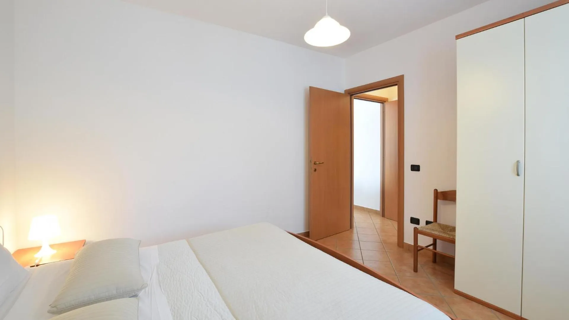 1 Bedroom Beautiful Apartment In Domaso 0*,
