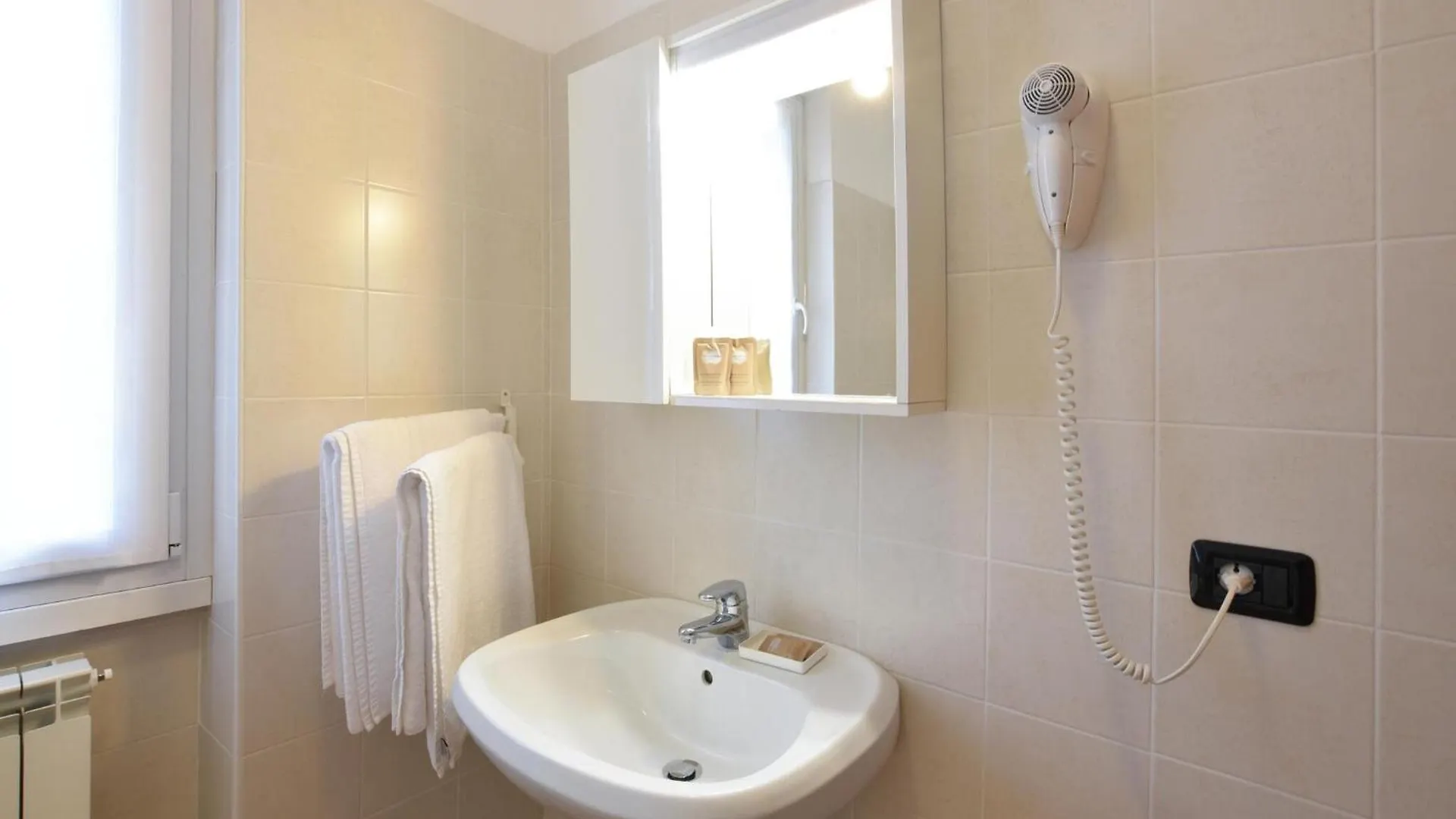 1 Bedroom Beautiful Apartment In Domaso