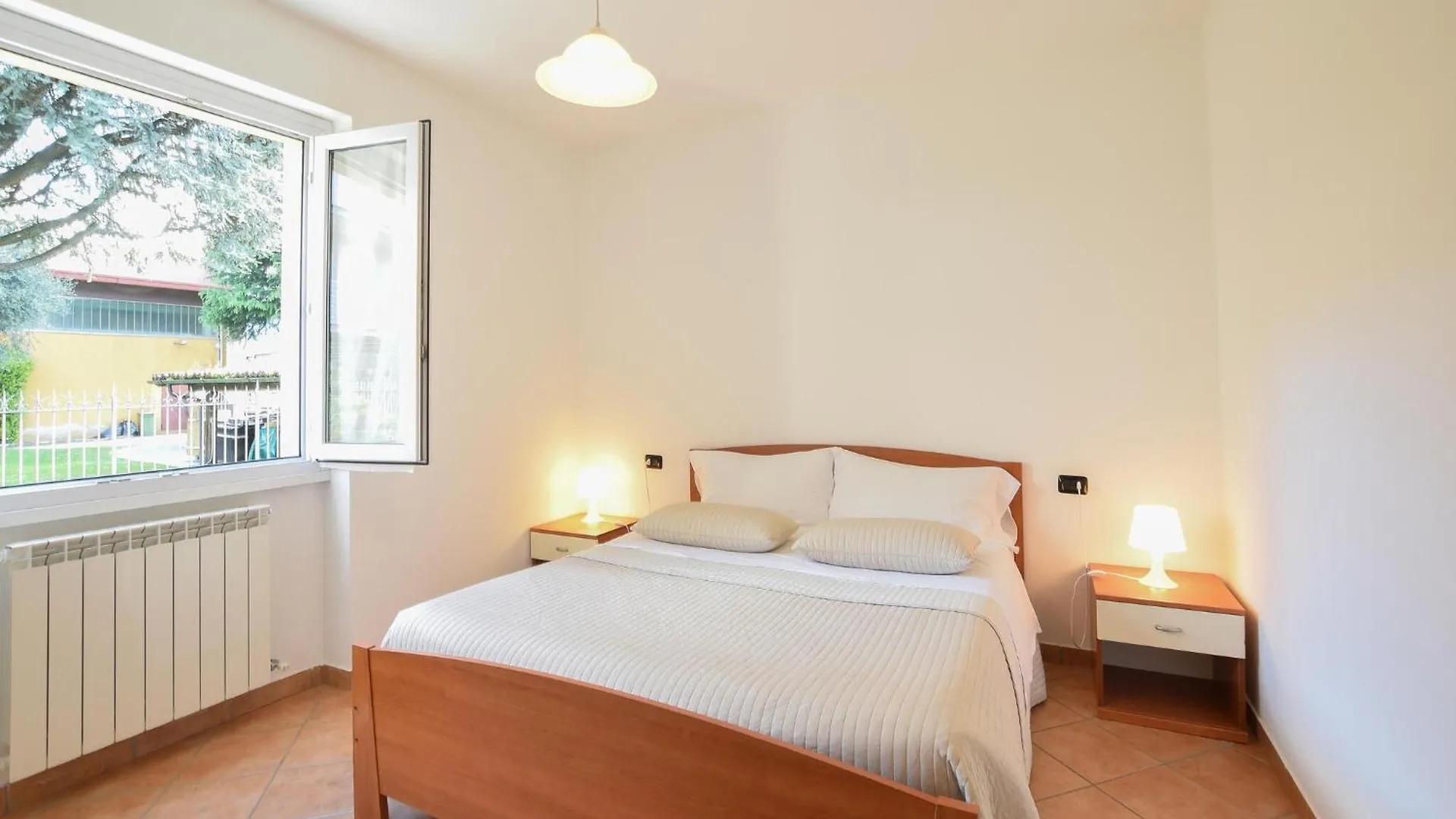 1 Bedroom Beautiful Apartment In Domaso Italy