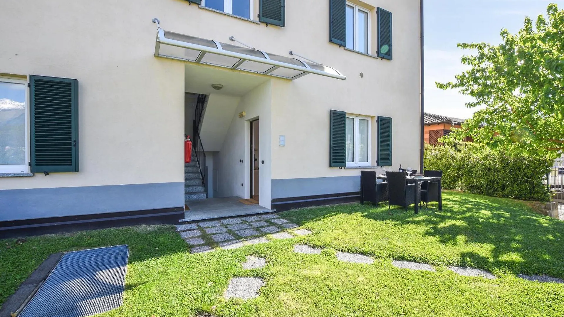 1 Bedroom Beautiful Apartment In Domaso Italy